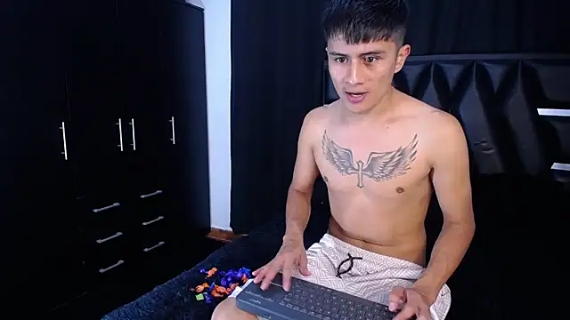 Snapshot of Ferxxo_Oficial chatting on October 31, 5:03 pm Ferxxo Oficial online show from October 31, 5:03 pm