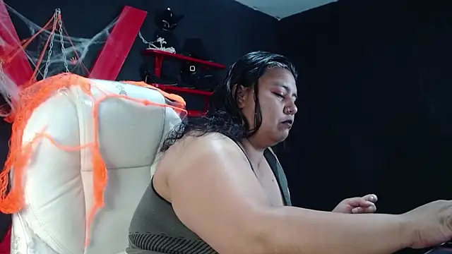 Snapshot of serenamystsh chatting on October 31, 7:37 pm serenamystsh online show from October 31, 7:37 pm