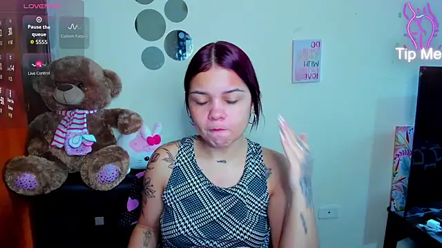 Emma boo online show from April 4, 4:48 pm