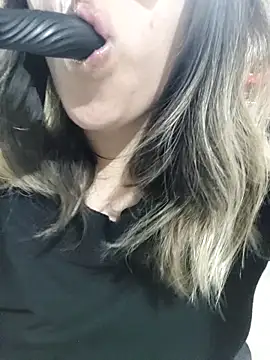 Snapshot of Camilu23 chatting on October 29, 8:54 pm Camilu23 online show from October 29, 8:54 pm