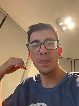 Snapshot of Leeosex chatting on October 29, 12:13 am Leeosex online show from October 29, 12:13 am