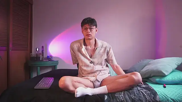 estmonnn online show from March 7, 10:40 pm