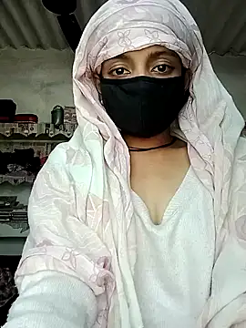 Snapshot of Quenn-Jiya752 chatting on November 8, 6:24 am Quenn-Jiya752 online show from November 8, 6:24 am