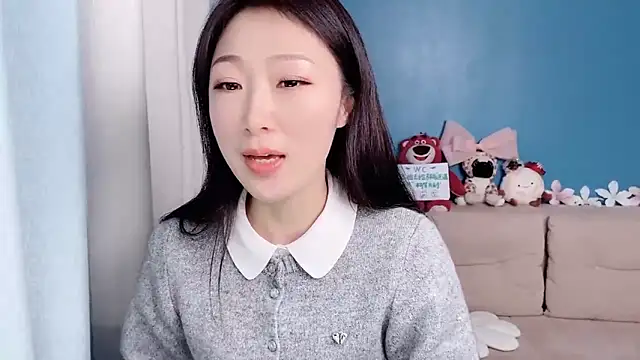 Snapshot of ella55-- chatting on February 23, 10:23 am ella55-- online show from February 23, 10:23 am