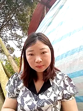 julybe online show from March 27, 8:59 am