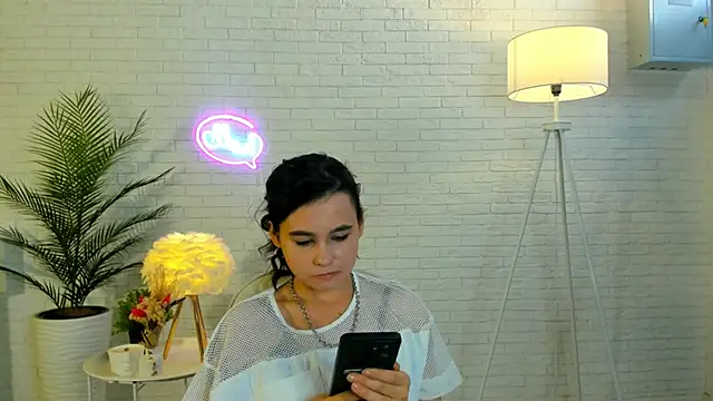 Snapshot of DinahLumb chatting on October 30, 12:39 pm DinahLumb online show from October 30, 12:39 pm