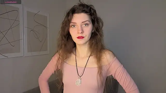 Snapshot of LauraYoungg chatting on February 20, 9:26 pm LauraYoungg online show from February 20, 9:26 pm