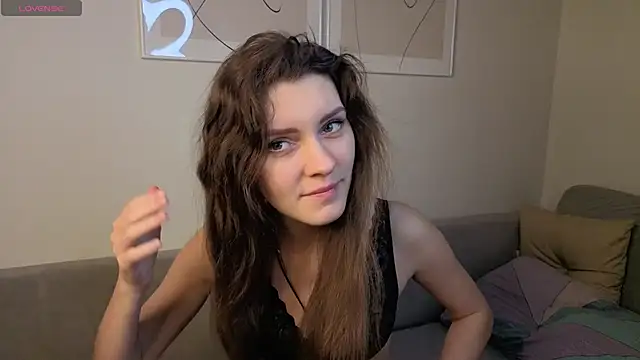 Snapshot of LauraYoungg chatting on February 22, 9:02 pm LauraYoungg online show from February 22, 9:02 pm