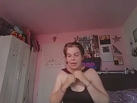 Carolineisback online show from June 18, 3:27 pm