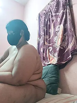 pujapujarrrr online show from January 8, 6:43 pm