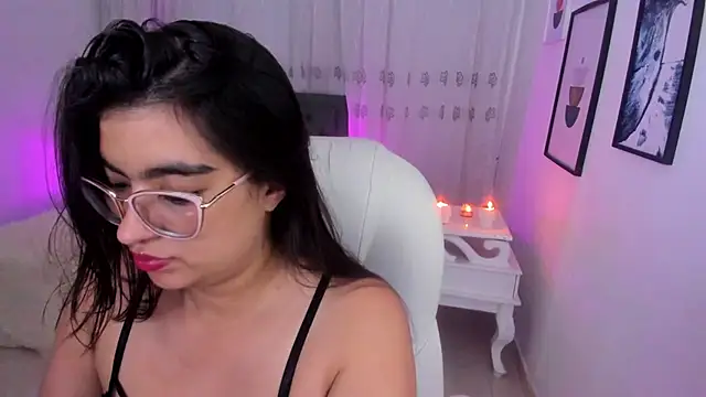 Luna Jonnes1 online show from January 11, 11:15 am