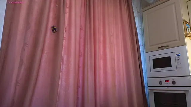 Snapshot of Lovelly_molly1 chatting on June 19, 10:19 am Lovelly molly1 online show from June 19, 10:19 am