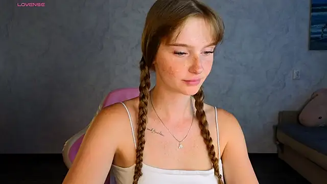 Snapshot of Lovelly_molly1 chatting on July 18, 3:49 pm Lovelly molly1 online show from July 18, 3:49 pm