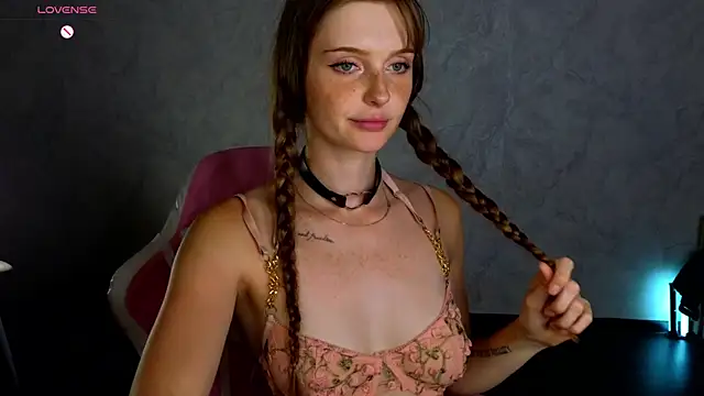 Snapshot of Lovelly_molly1 chatting on July 29, 6:28 pm Lovelly molly1 online show from July 29, 6:28 pm