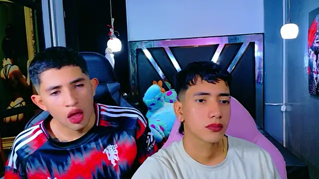 darwinandbrayann online show from November 12, 7:57 pm