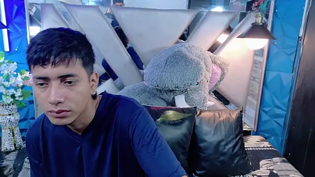 darwinandbrayann online show from December 4, 3:49 am