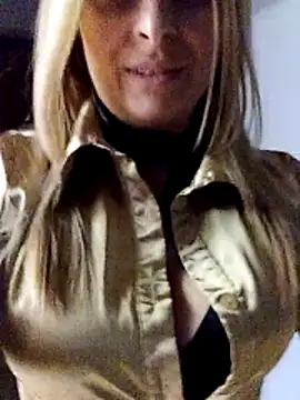 Snapshot of fragoli chatting on October 30, 3:24 pm fragoli online show from October 30, 3:24 pm