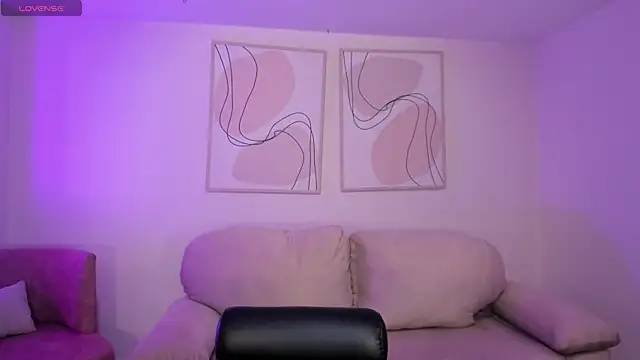 BellaConnorX online show from May 14, 3:35 am