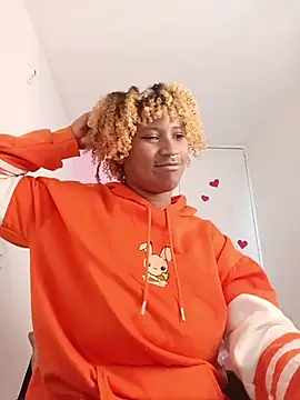 EvonyFoxxx online show from April 19, 8:33 pm