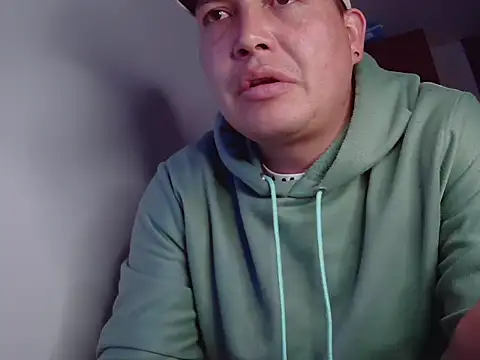 Snapshot of NathanielLux29 chatting on November 4, 1:38 am NathanielLux29 online show from November 4, 1:38 am