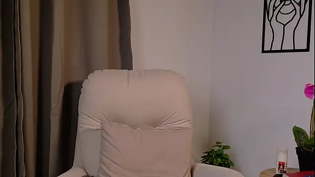 VictoriaNova  online show from February 6, 12:37 am