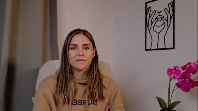 VictoriaNova  online show from February 13, 7:43 pm