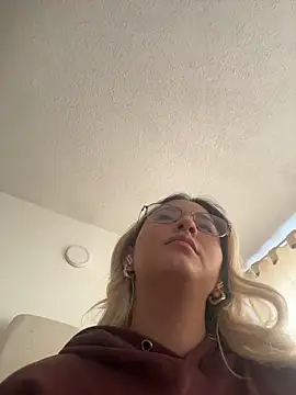 Elina Hills online show from March 2, 5:31 pm