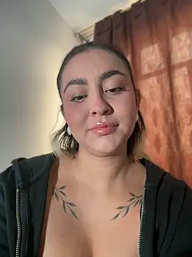 Elina Hills online show from April 13, 6:57 pm