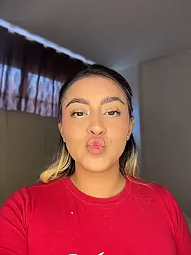 Elina Hills online show from April 16, 7:03 pm