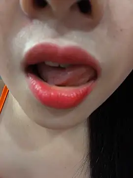Okleotina9 online show from May 18, 4:13 pm