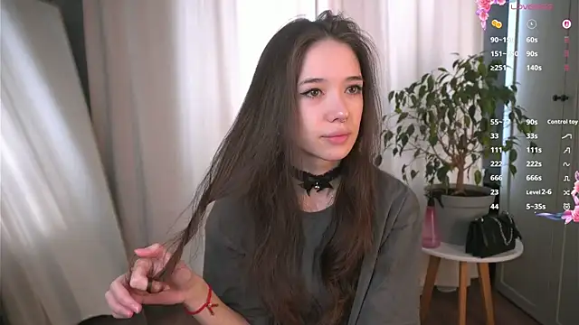 Snapshot of tinyanie chatting on February 6, 6:07 am tinyanie online show from February 6, 6:07 am