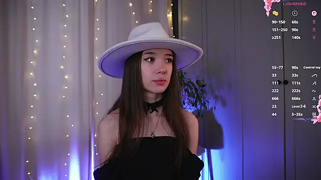 Snapshot of tinyanie chatting on February 13, 6:20 am tinyanie online show from February 13, 6:20 am