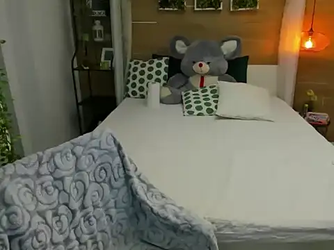 OhLadyPlease online show from November 30, 6:28 am