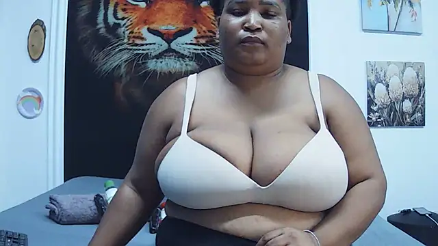 Snapshot of MassiveBoobsxxxx chatting on February 9, 3:38 pm MassiveBoobsxxxx online show from February 9, 3:38 pm