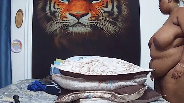 Snapshot of MassiveBoobsxxxx chatting on February 24, 7:12 pm MassiveBoobsxxxx online show from February 24, 7:12 pm