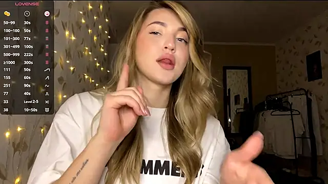 OrethaEredia online show from December 19, 6:04 pm