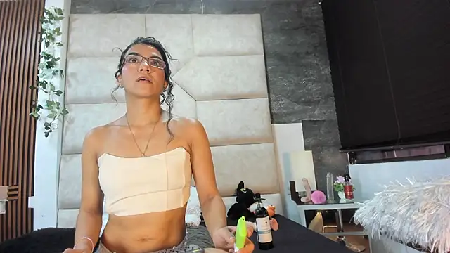 Liia Leens online show from February 26, 5:56 pm