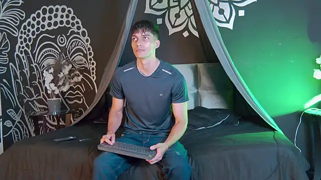 AlessioVitale online show from November 8, 12:16 pm