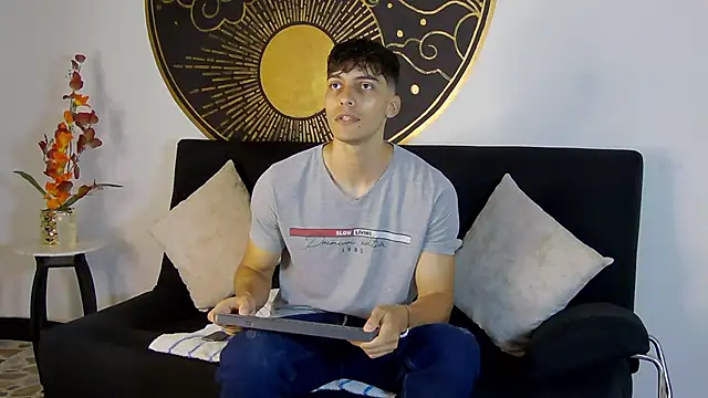 AlessioVitale online show from November 14, 12:04 pm