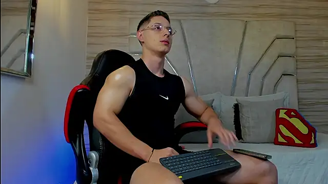 MAXTHOMSON online show from January 17, 1:54 am