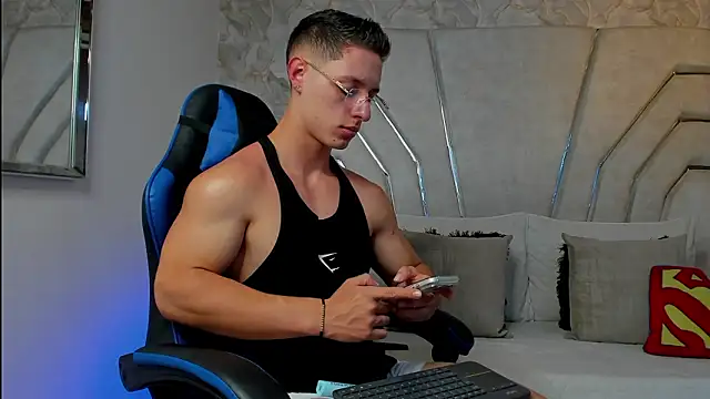 MAXTHOMSON online show from March 18, 1:31 am