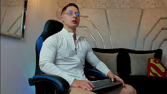 Snapshot of MAXTHOMSON chatting on July 29, 3:15 am MAXTHOMSON online show from July 29, 3:15 am