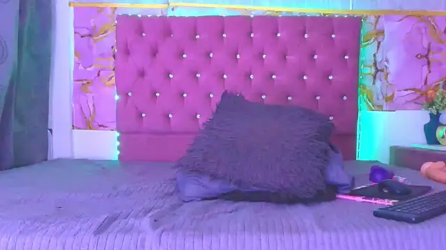 Snapshot of nikol_sexxx chatting on February 5, 4:17 am nikol sexxx online show from February 5, 4:17 am