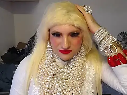 VanesaCrossic online show from December 19, 9:27 am