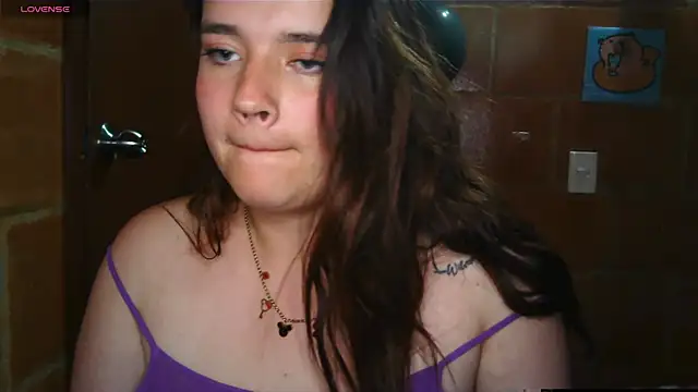 Snapshot of Charlotte_Allen_ chatting on November 5, 1:38 am Charlotte Allen online show from November 5, 1:38 am