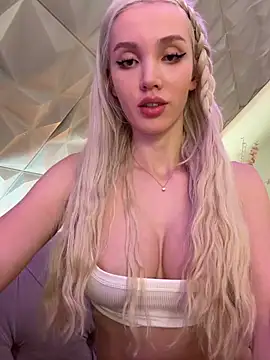 Snapshot of Lana-Grey chatting on February 21, 11:39 pm Lana-Grey online show from February 21, 11:39 pm