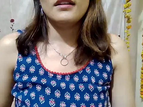 Snapshot of maira_33 chatting on November 9, 2:26 pm maira 33 online show from November 9, 2:26 pm