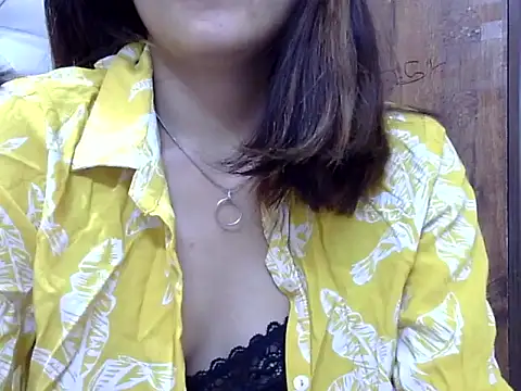 Snapshot of maira_33 chatting on November 15, 3:04 am maira 33 online show from November 15, 3:04 am
