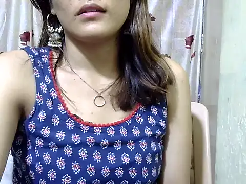 Snapshot of maira_33 chatting on November 22, 2:27 pm maira 33 online show from November 22, 2:27 pm
