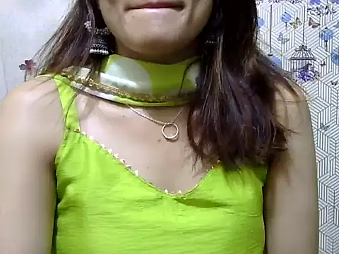 Snapshot of maira_33 chatting on January 16, 9:02 am maira 33 online show from January 16, 9:02 am
